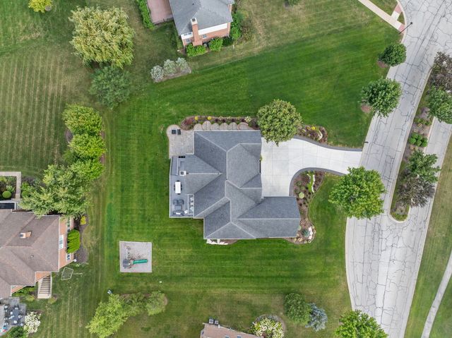 4 Tournament Drive N, Hawthorn Woods, IL 60047