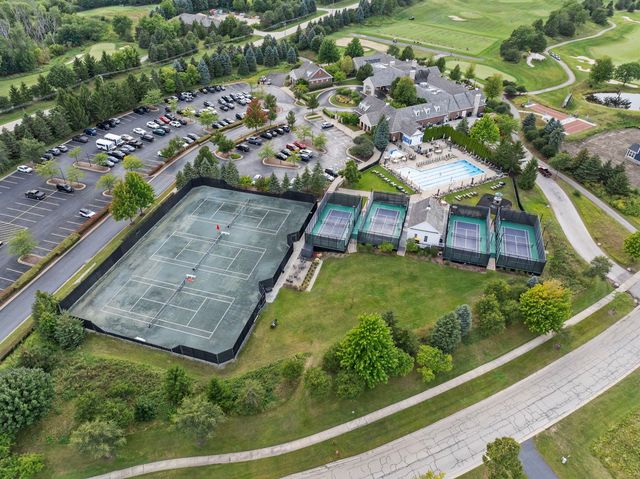 4 Tournament Drive N, Hawthorn Woods, IL 60047