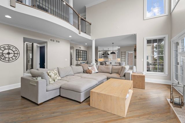 4 Tournament Drive N, Hawthorn Woods, IL 60047