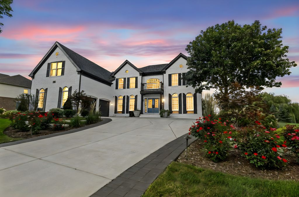 4 Tournament Drive N, Hawthorn Woods, IL 60047