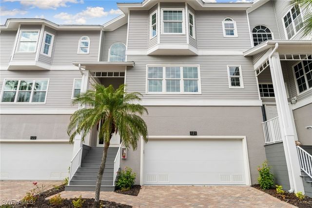 121 Barefoot CIR 16, Bonita Springs, FL 34134