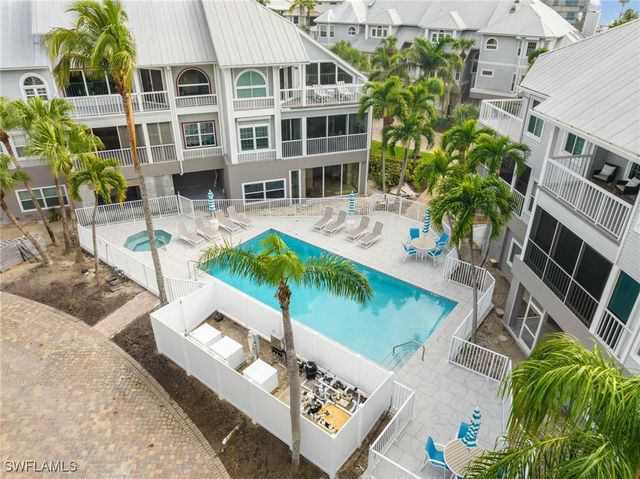 121 Barefoot CIR 16, Bonita Springs, FL 34134