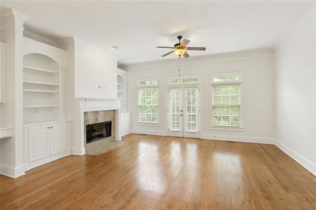 956 Persimmon Point NE, Sandy Springs, GA 30328