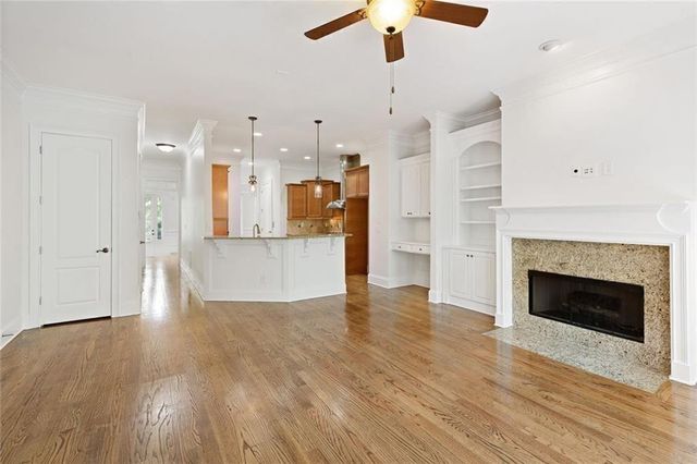 956 Persimmon Point NE, Sandy Springs, GA 30328