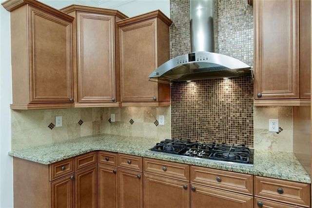 956 Persimmon Point NE, Sandy Springs, GA 30328