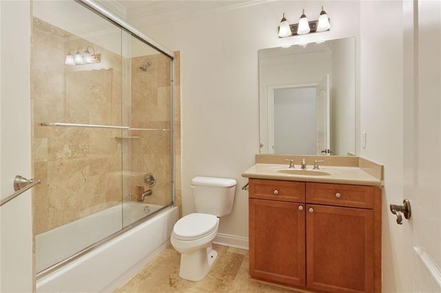 956 Persimmon Point NE, Sandy Springs, GA 30328