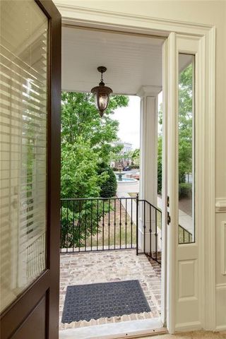 956 Persimmon Point NE, Sandy Springs, GA 30328