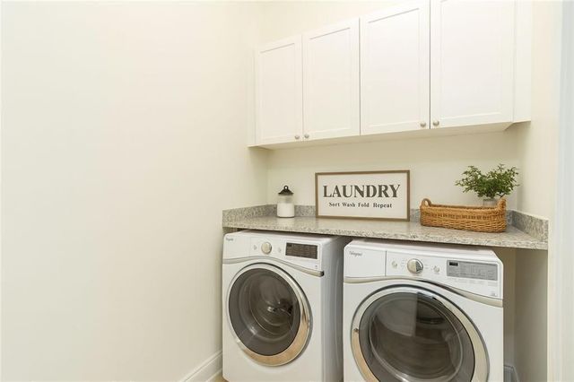 956 Persimmon Point NE, Sandy Springs, GA 30328