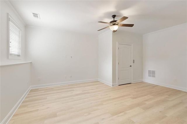 956 Persimmon Point NE, Sandy Springs, GA 30328