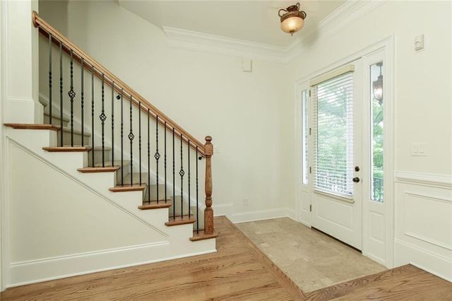 956 Persimmon Point NE, Sandy Springs, GA 30328