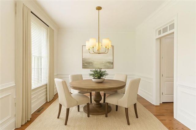 956 Persimmon Point NE, Sandy Springs, GA 30328