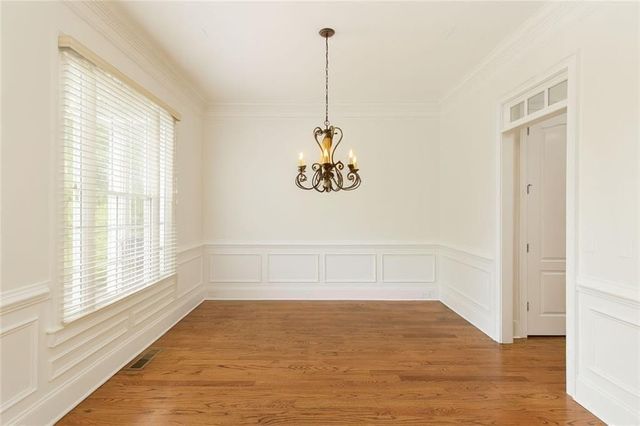 956 Persimmon Point NE, Sandy Springs, GA 30328