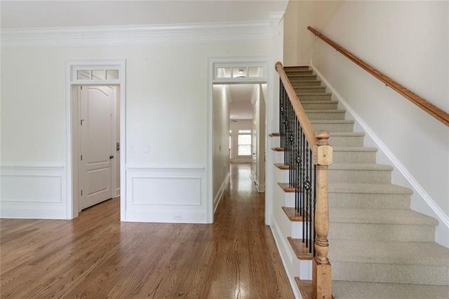 956 Persimmon Point NE, Sandy Springs, GA 30328