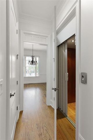 956 Persimmon Point NE, Sandy Springs, GA 30328