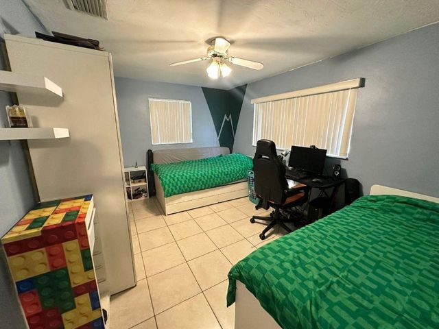 5737 Atlanta Street, Hollywood, FL 33021