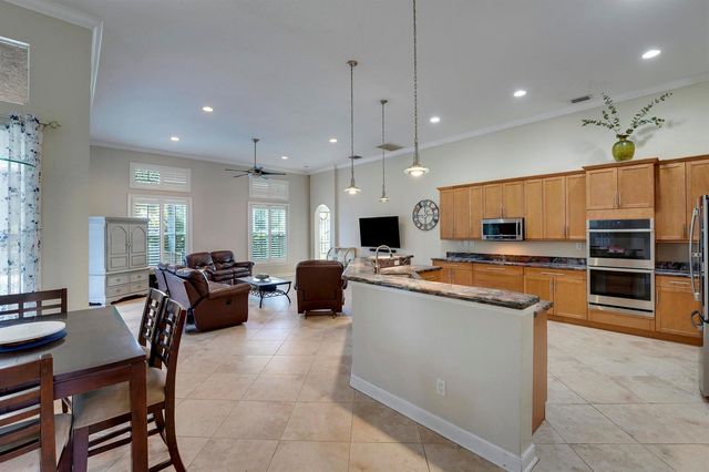 5835 Lago Del Sol Drive, Lake Worth, FL 33449