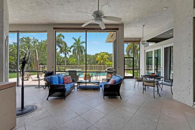 5835 Lago Del Sol Drive, Lake Worth, FL 33449