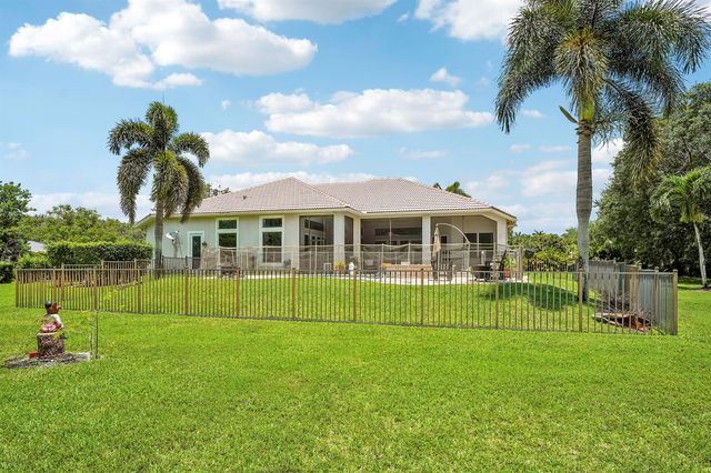 5835 Lago Del Sol Drive, Lake Worth, FL 33449