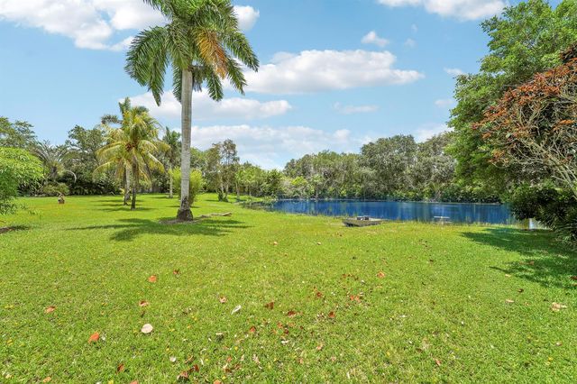 5835 Lago Del Sol Drive, Lake Worth, FL 33449