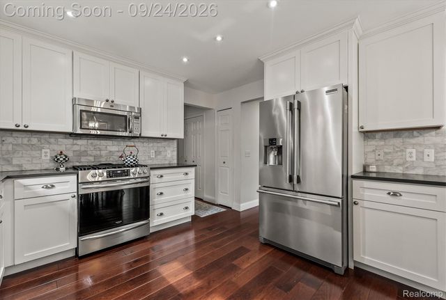 57256 Warwick Drive, Washington Township, MI 48094