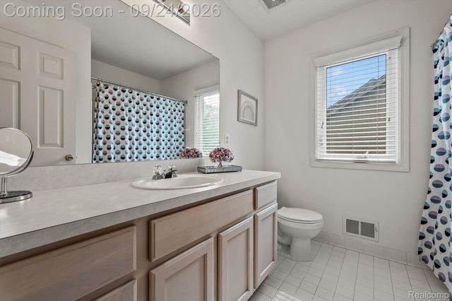 57256 Warwick Drive, Washington Township, MI 48094