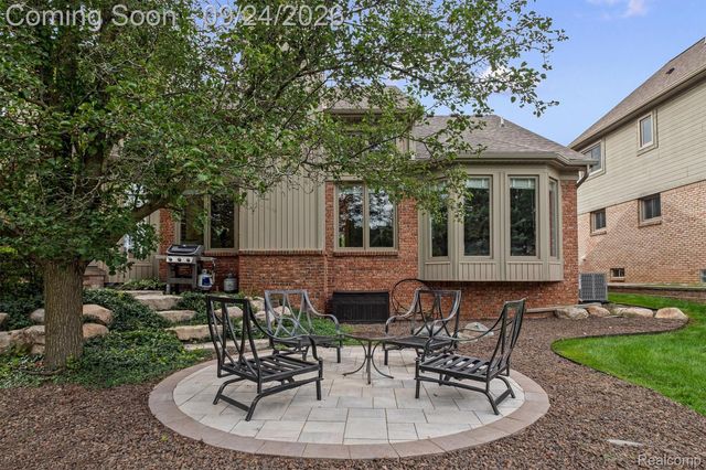 57256 Warwick Drive, Washington Township, MI 48094