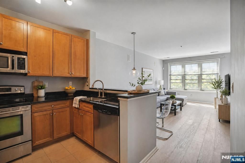 24 Ave At Port Imperial 226, West New York, NJ 07093