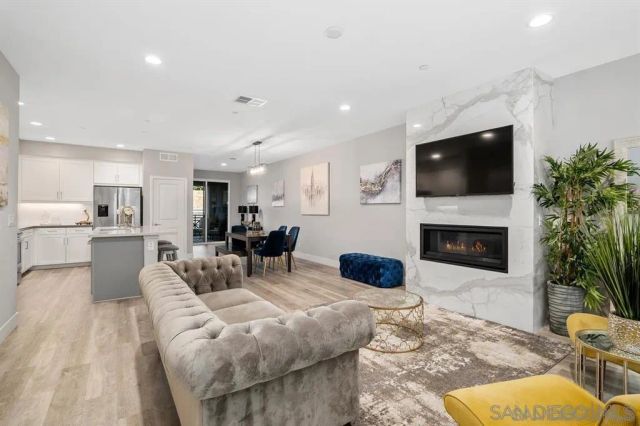 347 Oak Ave, Carlsbad, CA 92008