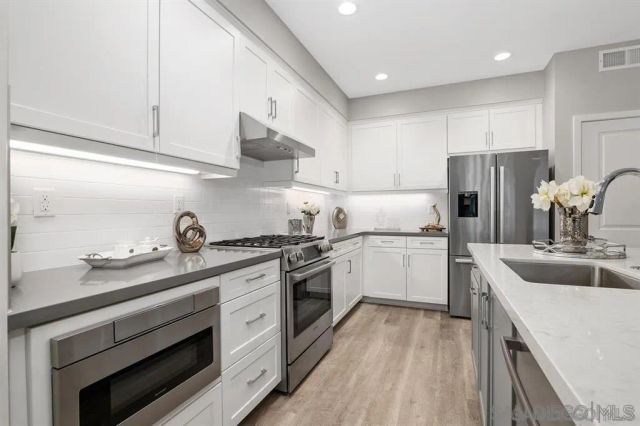 347 Oak Ave, Carlsbad, CA 92008