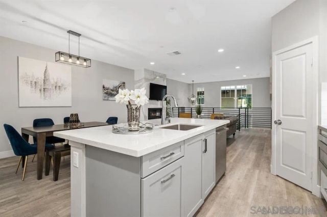 347 Oak Ave, Carlsbad, CA 92008