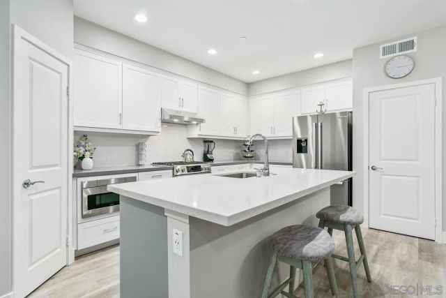 347 Oak Ave, Carlsbad, CA 92008