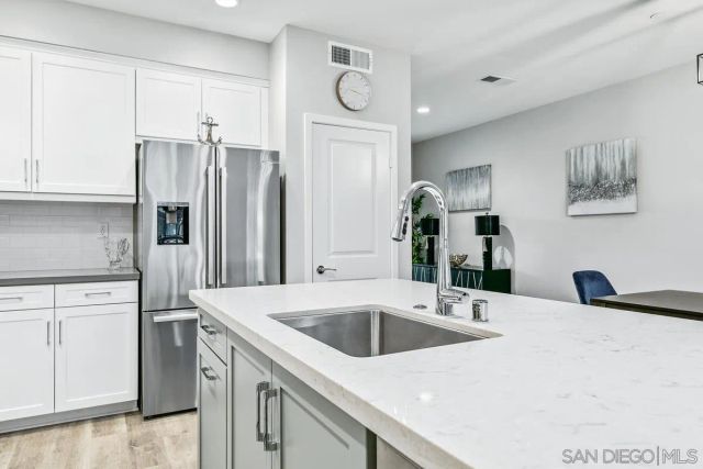 347 Oak Ave, Carlsbad, CA 92008