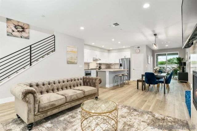 347 Oak Ave, Carlsbad, CA 92008