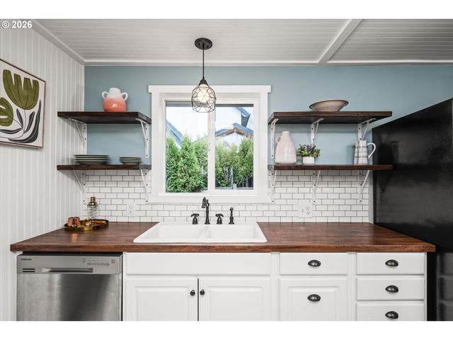 1697 ELANCO Ave, Eugene, OR 97401