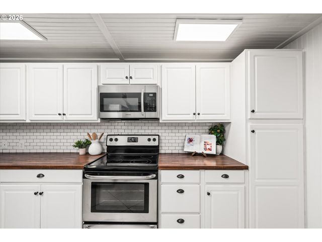 1697 ELANCO Ave, Eugene, OR 97401