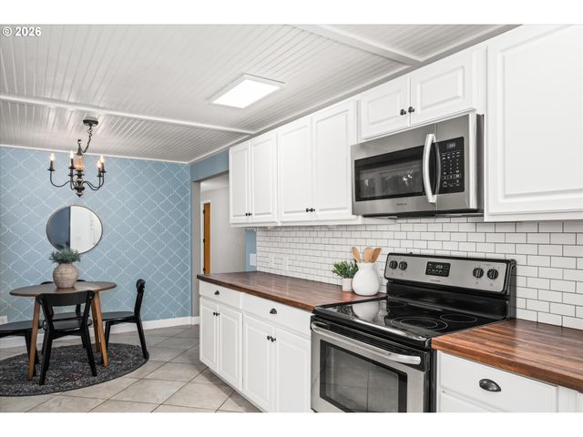 1697 ELANCO Ave, Eugene, OR 97401