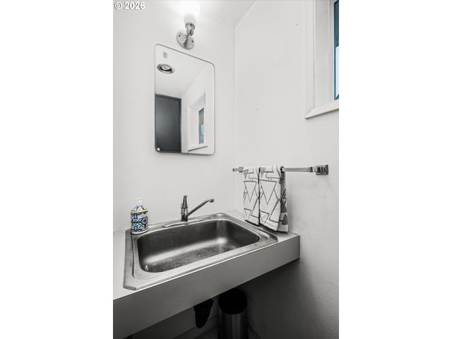 1697 ELANCO Ave, Eugene, OR 97401