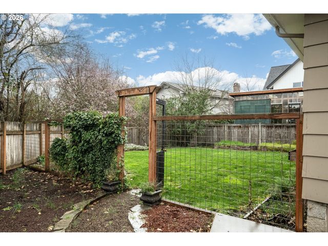 1697 ELANCO Ave, Eugene, OR 97401