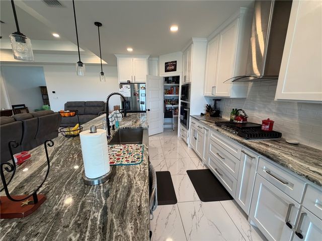 7830 Leylah Dr, Corpus Christi, TX 78414