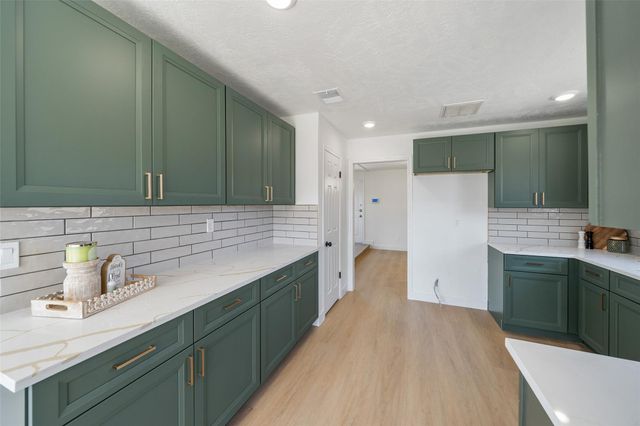 5607 Arncliffe Drive, Houston, TX 77088