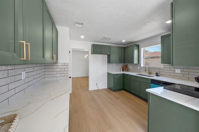 5607 Arncliffe Drive, Houston, TX 77088