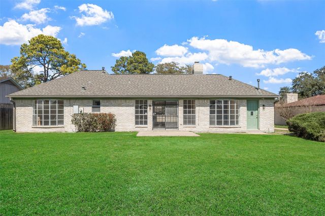 5607 Arncliffe Drive, Houston, TX 77088