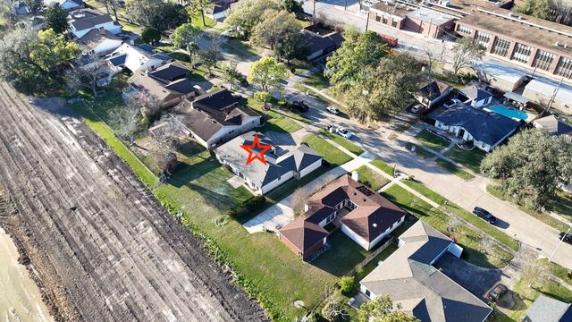 5607 Arncliffe Drive, Houston, TX 77088