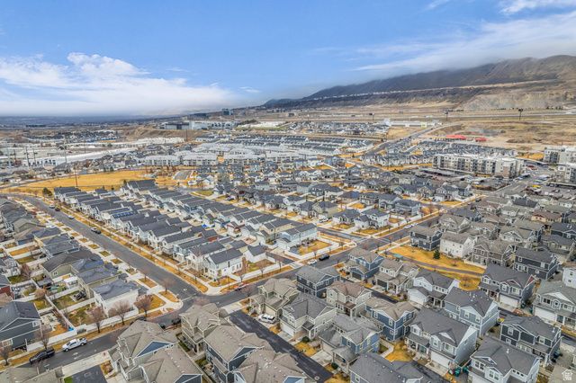 15176 S BATTLE DR, Bluffdale, UT 84065