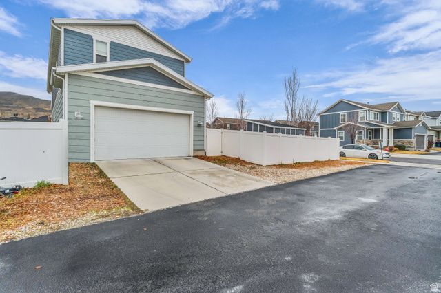 15176 S BATTLE DR, Bluffdale, UT 84065