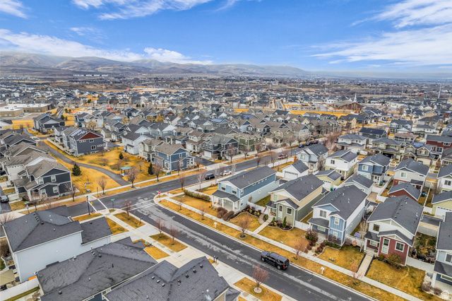 15176 S BATTLE DR, Bluffdale, UT 84065