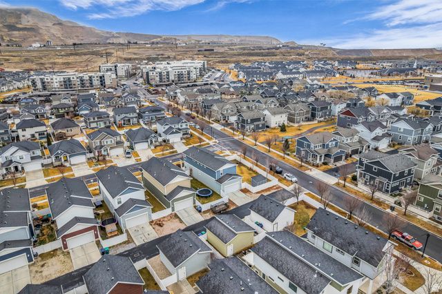 15176 S BATTLE DR, Bluffdale, UT 84065