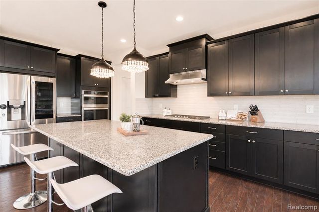 51040 Woodford Drive, Canton, MI 48188