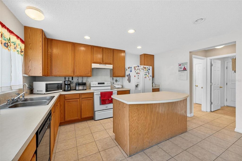 Image 11 of property listing at 11969 OLD GLORY DR, Orlando, FL 32837