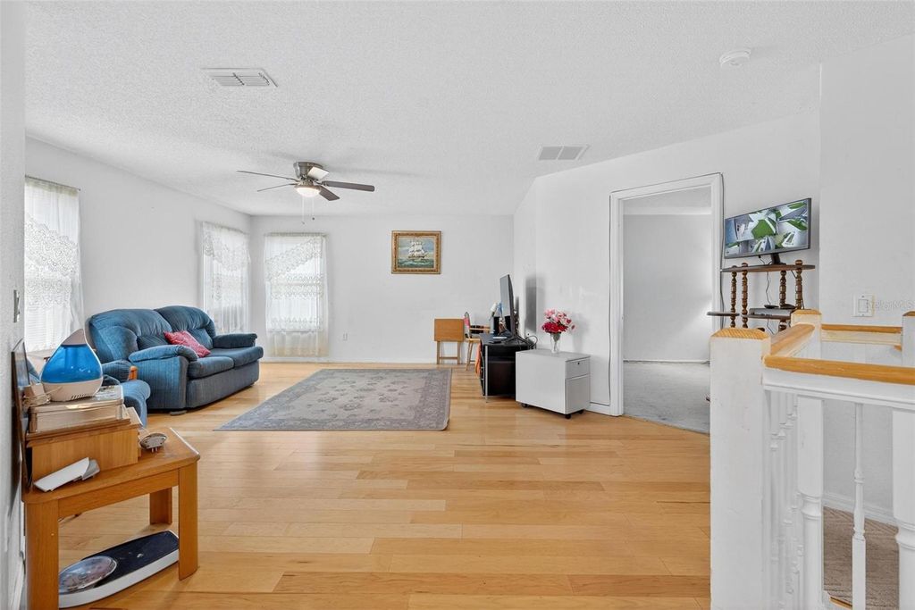 Image 20 of property listing at 11969 OLD GLORY DR, Orlando, FL 32837